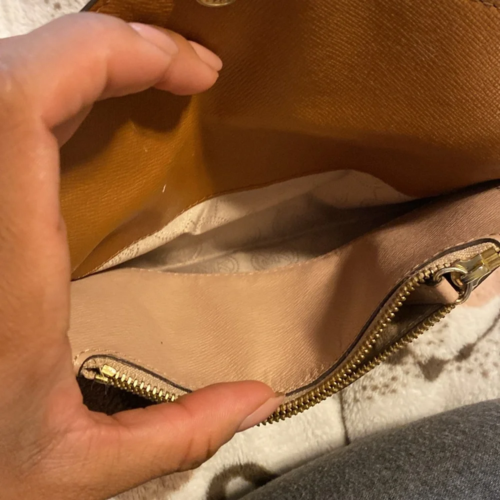 Michael Kors Wallet - Picture 5 of 10